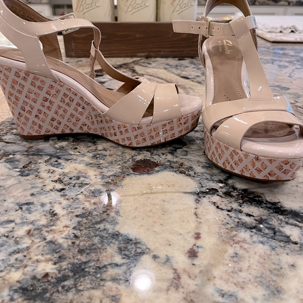 Clarks darling wedge Patton leather sandal-COMFY!!! Size 6.5